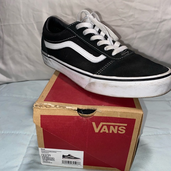Vans- ward black and white - Picture 1 of 4